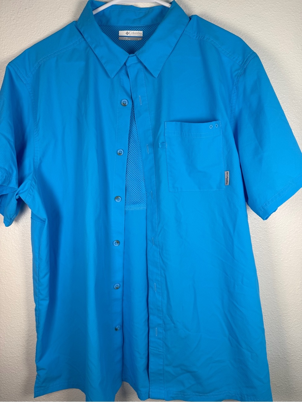 Columbia Short-Sleeve Button-Up Shirt in Bright Blue
